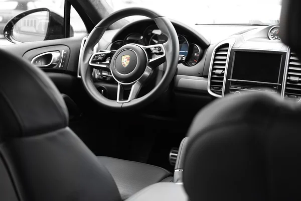 Deggendorf, Germany - 23. APRIL 2016: interior of a 2016 Porsche Cayenne Turbo SUV during the luxury cars presentation in Deggendorf. — Stock Photo, Image