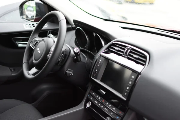 Deggendorf, Germany - 23. APRIL 2016: interior of a 2016 Jaguar F-PACE SUV during the luxury cars presentation in Deggendorf. — Stock Photo, Image