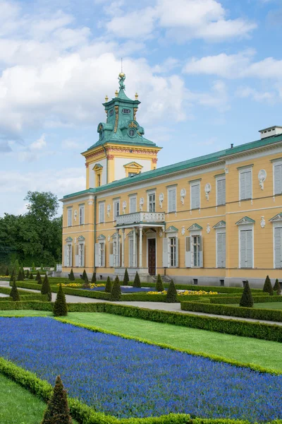 Royal Wilanow Palace or Wilanowski Palace with park in Warsaw, Poland — Stock Photo, Image