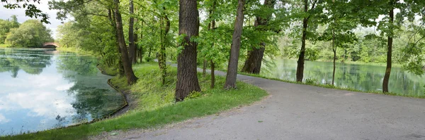 Palace park of the Royal Wilanow Palace or Wilanowski Palace in Warsaw, Poland — Stock Photo, Image