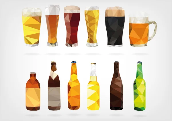 Low-Poly-Bierflaschen und -Gläser — Stockvektor