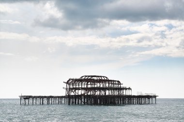 Brighton West pier gün yanmış.