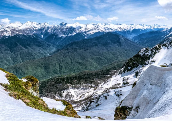 Krasnaja poljana, rosa khutor, nacht, wasser, lichter — Stockfoto