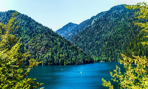 Rits van lake Abchazië panoramisch uitzicht — Stockfoto