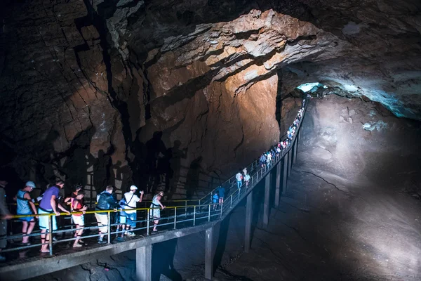 El templo nuevo Athos con cuevas notables — Foto de Stock