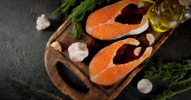 Raw salmon steaks with garlic and dill slowly rotate. — Stock Footage Raw salmon steaks with garlic and dill slowly rotate. Royalty Free Stock Video