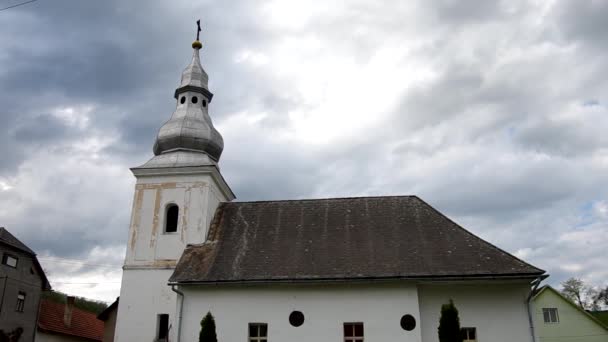 De Evangelische kerk in Markuska, Slowakije — Stockvideo