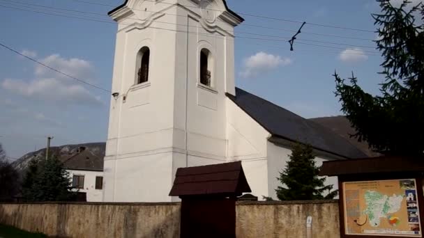 Hervormde kerk in Slavec, Slowakije — Stockvideo