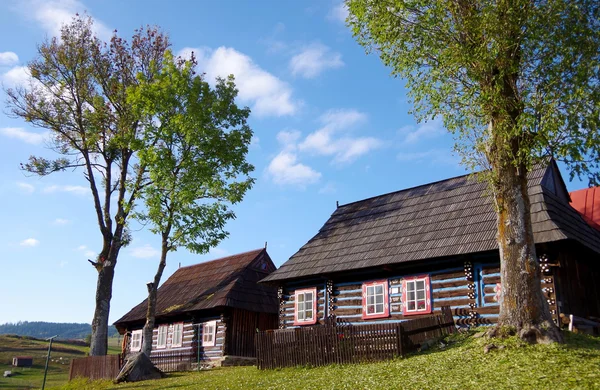 Landhuis en blauwe hemel Stockfoto