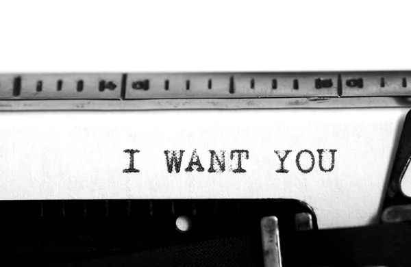 Uma máquina de escrever. Escrevendo texto: eu quero você — Fotografia de Stock
