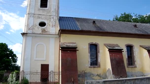 Evangeliska kyrkan från 1792 i Dlha Ves, Slovakien — Stockvideo
