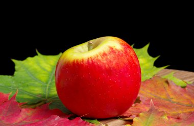 büyük kırmızı elma