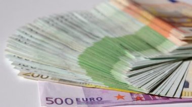 Çok para Euro banknot