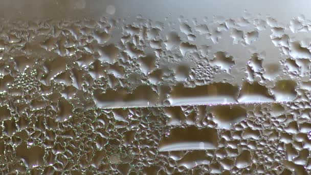 Конденсированная вода на окне — стоковое видео