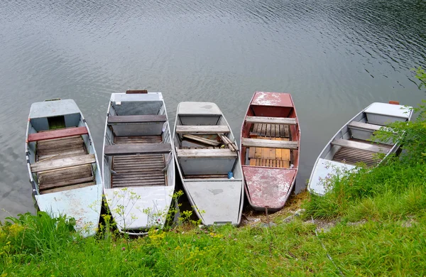 Perahu di tepi danau — Stok Foto