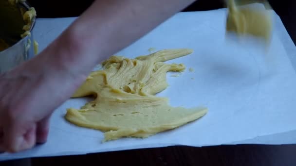 빵을 굽기 위한 반죽 — 비디오