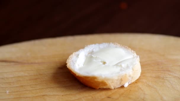 Canapé dedo comida com salsicha — Vídeo de Stock