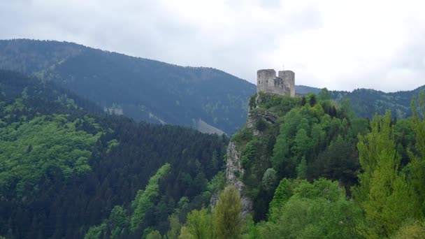 Het kasteel van strecno — Stockvideo