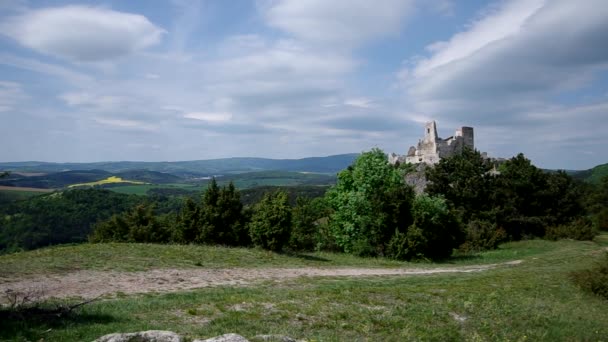 Ruines du château de cachtice - Slovaquie-cachticky hrad — 图库视频影像