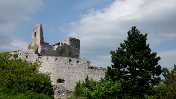 Ruines du château de cachtice - Slovaquie-cachticky hrad — 图库视频影像