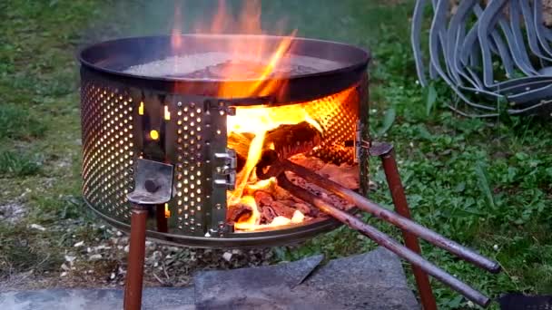 Grill aus Waschmaschine — Stockvideo