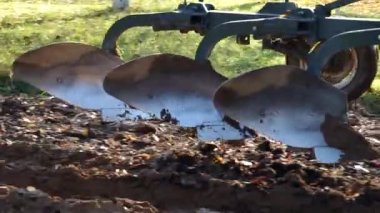 Traktör sürme arazi