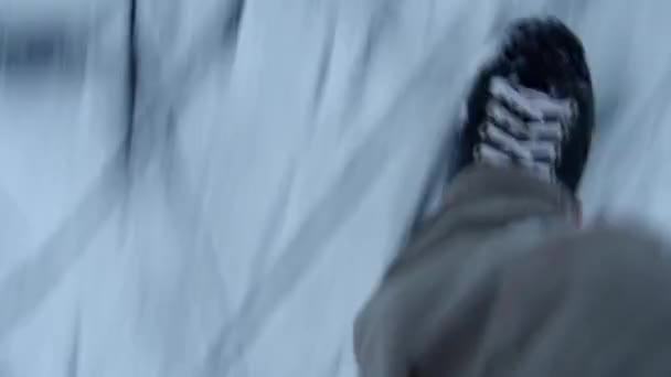 Patinage sur glace sur lac gelé