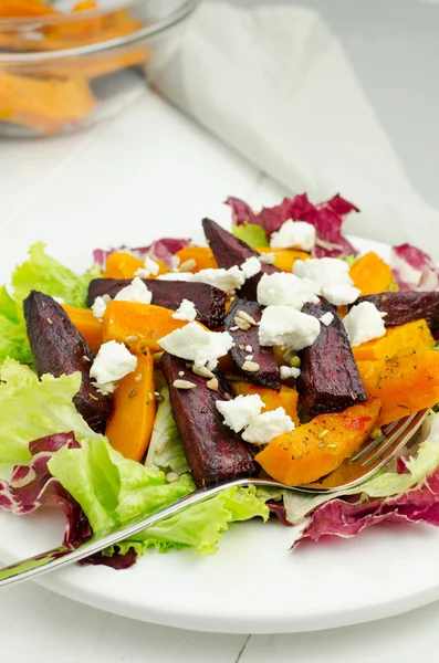 Ensalada con calabaza y remolacha —  Fotos de Stock