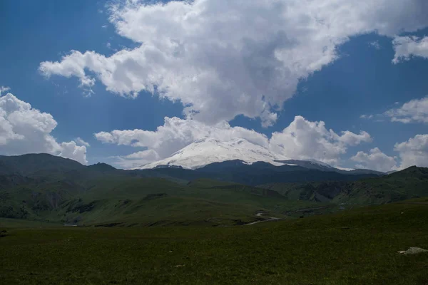 Góry Góry Północnego Kaukazu Latem Widok Górę Elbrus Wieczny Lodowiec — Zdjęcie stockowe