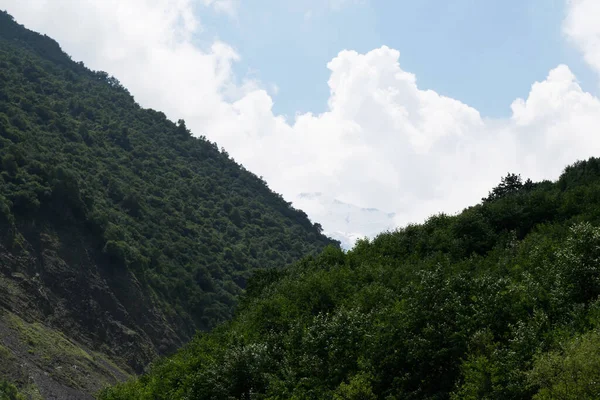 Vista Das Montanhas Cáucaso Norte Desfiladeiro Karmadon Monte Kazbek Nas — Fotografia de Stock