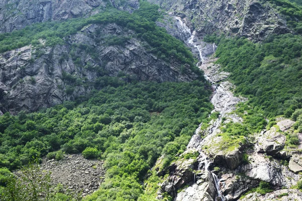 Cascadas Midagrabindon Desfiladero Montañas Cáucaso Norte Verano Montaña Las Nubes — Foto de Stock