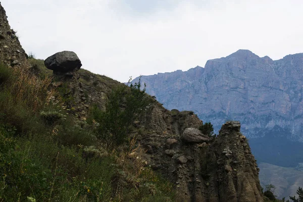 Vista Sulle Montagne Del Caucaso Settentrionale Montagne Tra Nuvole Estate — Foto Stock