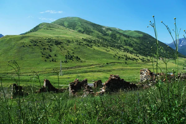 Ruínas Nas Montanhas Ossétia Norte Montanhas Norte Cáucaso Verão — Fotografia de Stock