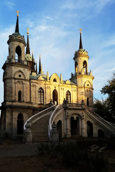 在拜科沃的庄园里 弗拉迪米尔教堂是上帝之母的象征 秋天日落时的教堂景观 — 图库照片