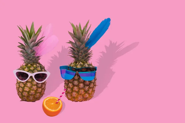 Kvinnlig Och Manlig Ananas Hipster Solglasögon Elegant Frukt Par Minimalt — Stockfoto