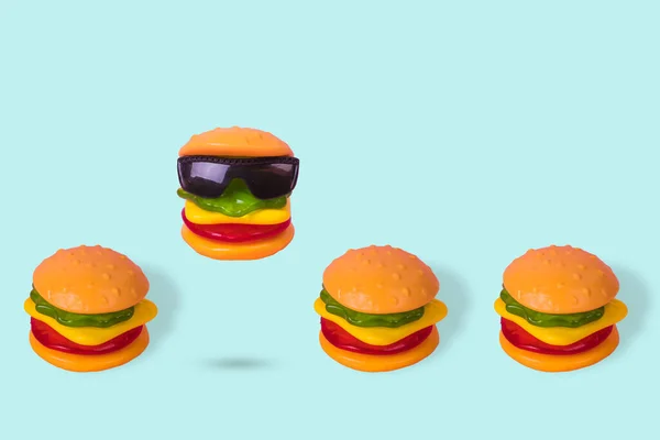 Idea Creativa Hecha Una Hamburguesa Con Gafas Sol Que Coloca — Foto de Stock