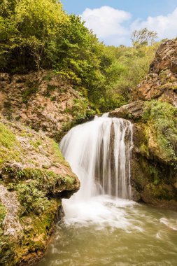 Bal Şelaleleri Rusya 'nın doğal bir cazibesi olan Karachay Çerçeve Cumhuriyeti' nde yer almaktadır..