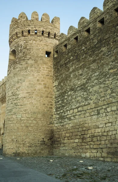 Muro della fortezza intorno alla città vecchia di Baku, Azerbaigian — Foto Stock