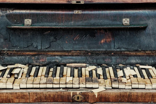 Oude piano — Stockfoto