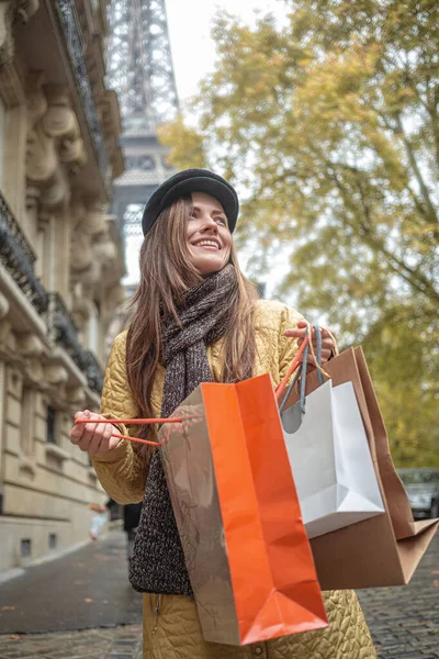 Compras Francia Hermosa Mujer Con Bolsas Compras Disfrutando Del Día — Foto de Stock