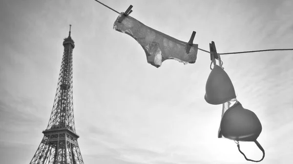 Damenslip Und Hängen Wäscheleinen Romantische Karte Aus Paris Frankreich Aus lizenzfreie Stockfotos