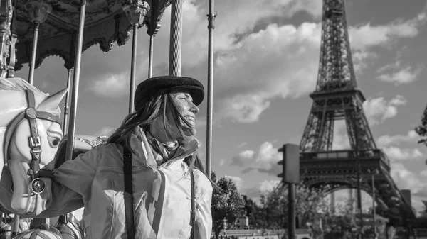 Happy Young Woman Paris — Stock Photo, Image