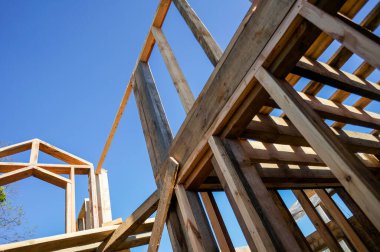 Yeni ev inşaatı çerçevesi
