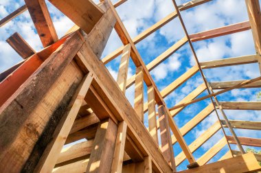 Yeni ev inşaatı çerçevesi