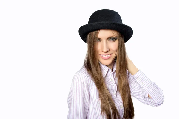 Mujer con sombrero negro. Belleza de primavera — Foto de Stock