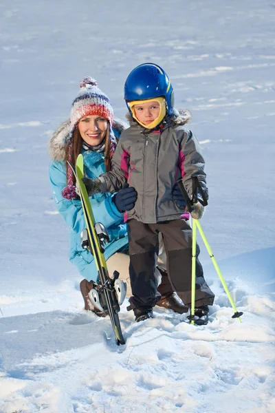 Skiing, winter fun family — Stock Photo, Image