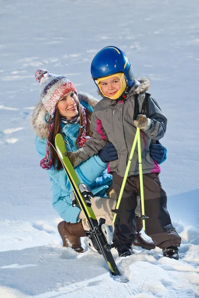 Skiing, winter fun family — Stock Photo, Image