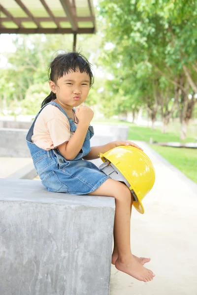 Kid Engineer Show Her Power Although She Look Tried Work — Stock Photo, Image