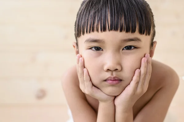 Little Girl Portrait Blur Wood Wall Texture Background — Stock Photo, Image