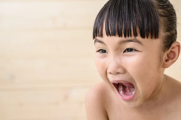 Little Girl Take Bath Surprise Pose Blur Wood Wall Background — Stock Photo, Image